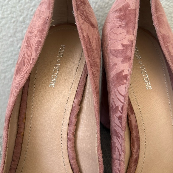 Pour La Victoire Pink Velvet Cece Rose Pointed Floral Embossed Pump 9.5 - Picture 7 of 13